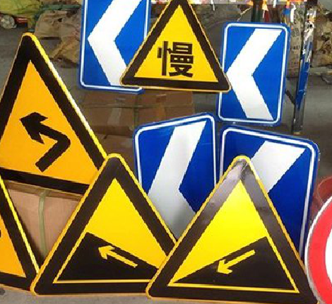  丹凤标识标牌中颜色的确定是很重要的。